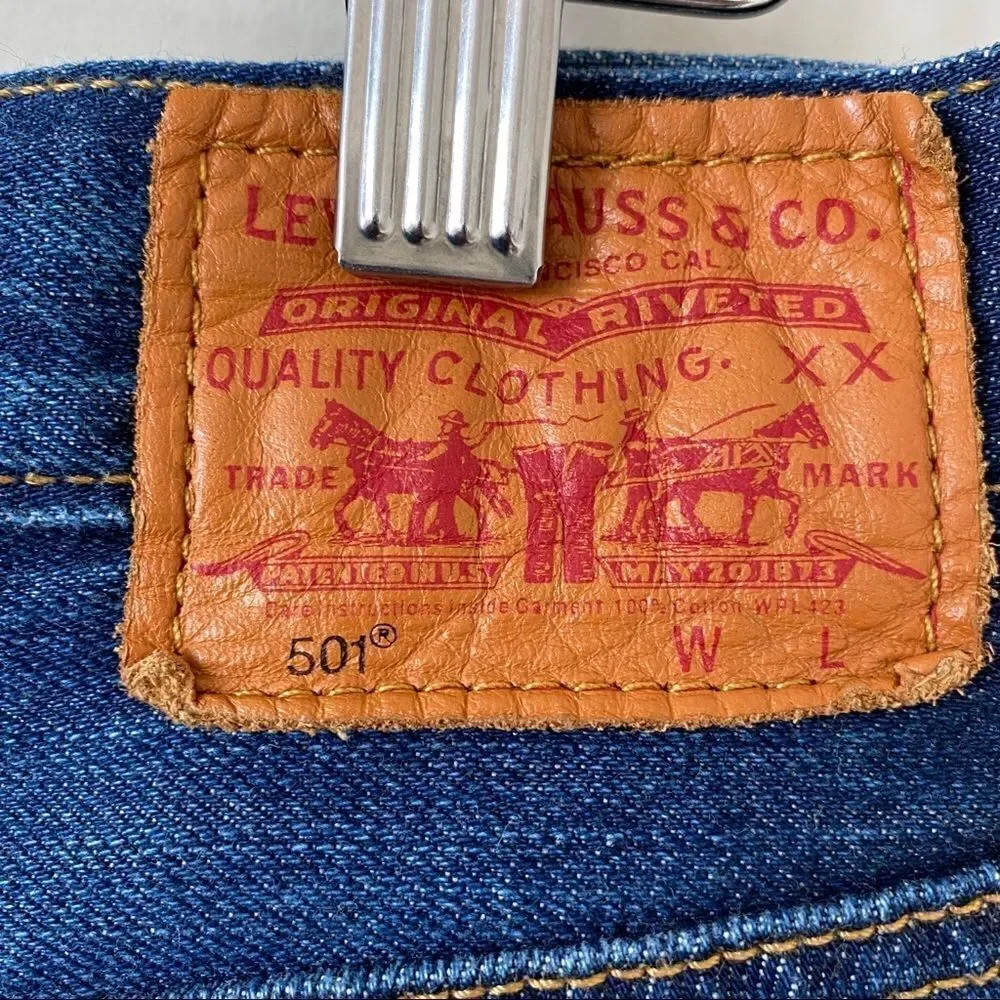 LEVI’S 501 Raw Hem Medium Wash Button Fly Short - Picture 11 of 11